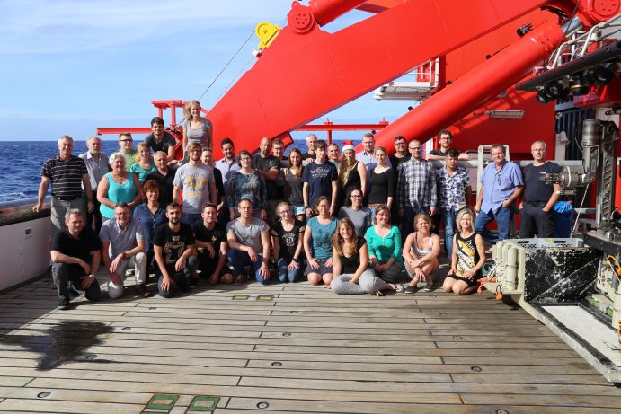 Teilnehmer der Expedition SO253 mit dem Forschungsschiff Sonne