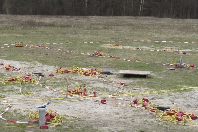 Auf einem Testgelände im brandenburgischen Wittstock untersuchen Geowissenschaftler, wie sich Wärme auf das Grundwasser auswirk. Auf einem Testgelände im brandenburgischen Wittstock untersuchen Geowissenschaftler, wie sich Wärme auf das Grundwasser auswirk.