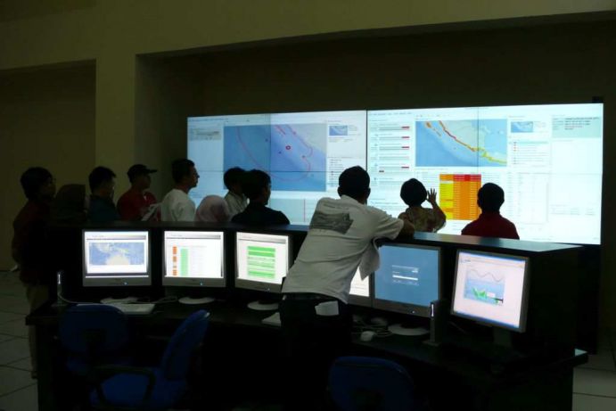 Tsunami warning system at Badan Meteorologi Klimatologi dan Geofisika