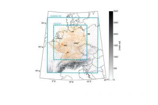 Mit dem Projekt &#8222;Wolken und Niederschlag im Klimasystem &#8211; HD(CP)2&#8220; will 
das BMBF dabei helfen, diese Wissenslücken zu schließen. Die Forscher 
wollen vor allem die Frage beantworten: Wie verändern sich Wolkenbildung
 und Niederschläge bei verschiedenen Erwärmungsgraden in einzelnen 
Regionen?

Im Rahmen des Projektes fand zwischen April und Juli 2013 eine Messkampagne in einem etwa einhundert 
Quadratkilometer großen Gebiet über dem Forschungszentrum Jülich statt. 
Dort kamen unter anderem Lidar-Apparate zum Einsatz, die wie ein Echolot
 funktionieren und die Rückstreuung von Feuchtigkeitspartikeln auf einen
 in die Wolken gerichteten Laserstrahl aufzeichnen.

Die Grafik stammt aus der aktuellen Ausgabe von Perspektive Erde &quot;Was macht der Weltklimarat?&quot;, 

in der die Arbeitsweise des UN-Gremiums IPCC dargestellt wird. Zudem werden Informationen und Ansprechpartner zu 
BMBF-geförderten Klimaforschungsprojekten aus der &#8222;Forschung zum 
Globalen Wandel&#8220; vorgestellt.
