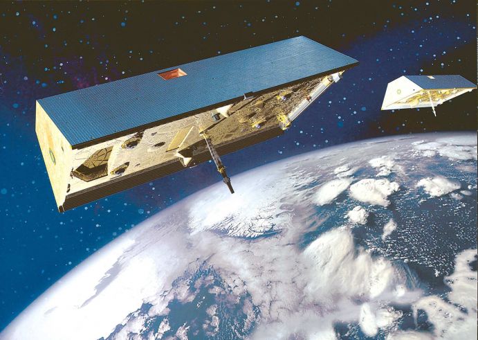 Satellitenduo GRACE über der Erde