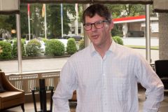 Dr. Thomas Pfister erz&auml;hlt leidenschaftlich von seiner Arbeit mit der Nachwuchsgruppe EnergyCultures