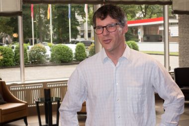 Dr. Thomas Pfister erz&auml;hlt leidenschaftlich von seiner Arbeit mit der Nachwuchsgruppe EnergyCultures