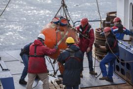 Bergen einer Verankerung in der Labradorsee auf der Merian Expedition MSM40.