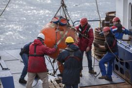 Recovery of a mooring in the Labrador Sea during the Expedition MSM40.