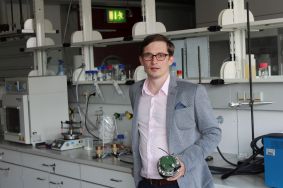 Nachwuchsgruppenleiter Lars Borchardt glaubt an eine nachhaltige Chemie. Nachwuchsgruppenleiter Lars Borchardt glaubt an eine nachhaltige Chemie.