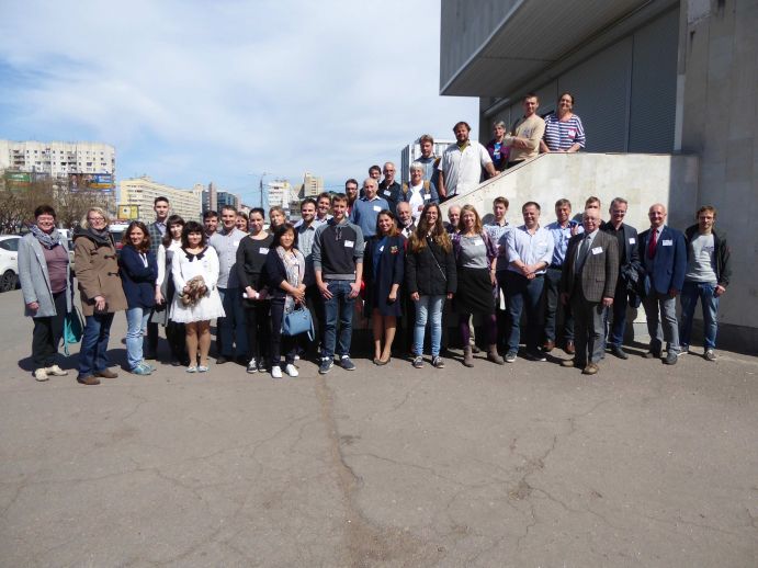 Deutsche und russische Forscher treffen sich im Mai 2017 in St. Petersburg und stellen ihre gemeinsame Polarforschung vor. Im Projekt „CATS - Das arktische transpolare System im Wandel" untersucht ein Konsortium aus zehn deutschen und russischen Forschungseinrichtungen, wie sich der Klimawandel auf den sensiblen arktischen Lebensraum auswirken wird und inwieweit die Veränderungen auch das Klima in Europa beeinflussen werden.