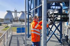 Sicht auf die Silos und Fördereinrichtung für die Klärschlamasche