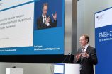 Dr. Urs Ruth (Chief Advisor Global Energy and Climate Change, Future Research and Technology Strategy, Robert Bosch GmbH) hält einen Vortrag beim BMBF-Zukunftskongress „Energieoffensive 2030“ Wie lassen sich Strom, Wärme und Mobilität gemeinsam erforschen und welche Lösungen brauchen wir für die Energiewende? Diese Fragen diskutierten die Teilnehmer des BMBF-Zukunftskongresses "Energieoffensive 2030" am 23. und 24. Mai 2017 in Berlin.