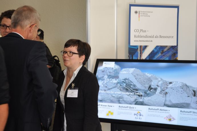 Für das Bundesforschungsministerium präsentiert der Projektträger Jülich Forschungsinitiativen zur Ressourceneffizienz auf dem Wissenschaftsforum Chemie in Berlin. Das Bundesforschungsministerium präsentiert seine Forschungsinitiativen auf dem Wissenschaftsforum Chemie in Berlin.
