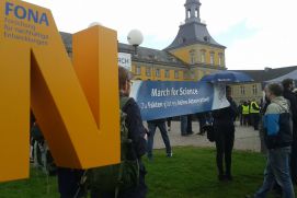 Das FONA-N auf dem March for Science am 22. April 2017 in Bonn. 1500 Teilnehmer demonstrierten gegen Einschränkungen der wissenschaftlichen Freiheit und für die Unterstützung der Klimaforschung.