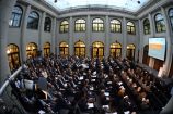 Plenum des Agendakongresses 2014 des Forschungsforums Energiewende in Berlin. Ergebnisse des Agendakongresses fließen in die "Strategische Forschungsagenda Energiewende" ein. Sie soll zur Weiterentwicklung des Energieforschungsprogramms der Bundesregierung beitragen.