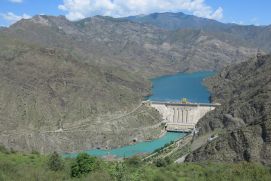 Ein Staudamm in Zentralasien 