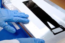 Iridium-reduzierte Katalysatoren werden am Fraunhofer IAP zu Tinten formuliert und für den Einsatz als Elektrode im Elektrolyseur verarbeitet