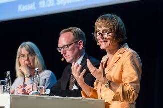 Agenda-Konferenz Sozial-&ouml;kologische Forschung 19./20.09.2018 in Kassel: &bdquo;Praxis im Dialog und Diskussion im Plenum&ldquo; mit Ulrike Schell (Verbraucherzentrale NRW), Harriet Ellwein (Stadt Dortmund) und Uwe Bergmann (Henkel AG &amp; Co. KGaA)