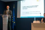 Roland Keil (DLR PT) gibt einen Ausblick auf die BMBF-Fördermaßnahme CLIENT II - Partnerschaften für nachhaltige Innovationen Auf der Weltklimakonferenz 2016 fanden in Marrakesch verschiedene Side-Events unter Beteiligung von BMBF-Fördermaßnahmen statt. Sie zeigten, wie Wissenschaft und Forschung dabei helfen, den im Übereinkommen von Paris von der Weltgemeinschaft vereinbarten Wandel zu gestalten.
Die 22. UN-Klimakonferenz fand vom 7. bis 18. November 2016 in Marrakesch in Marokko statt. Die Vertragsstaaten diskutieren die Ausgestaltung des Pariser Klimaabkommens, das am 4. November 2016 in Kraft getreten ist. Auf den jährlich stattfindenen Weltklimakonferenzen treffen sich Politiker, Wissenschaftler und weitere Akteure um die Folgen und Konzequenzen des Klimawandels auf der Erde zu diskutieren.