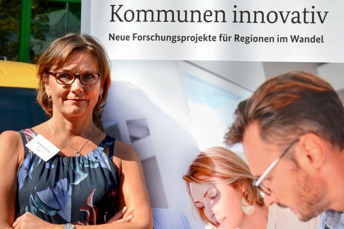 Frau Michaela Bonan auf der Fachkonferenz „Kommunen Innovativ“ in Dortmund. Frau Michaela Bonan auf der Fachkonferenz „Kommunen Innovativ“ in Dortmund.