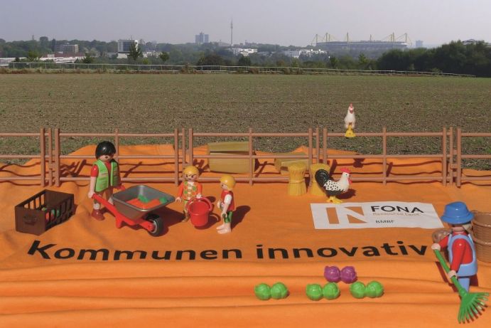 Bürger-Kooperationen bewirtschaften Grünflächen und erhöhen damit urbane Lebensqualität: Im Projekt „CoProGrün" forschen Wissenschaftler, kommunale Entscheider, Bürger und Unternehmer in der Metropolregion Ruhr.