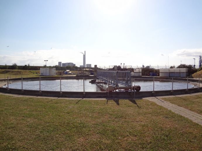 Die Kreislaufführung von industriell genutztem Wasser gehört zu den drei Themenfeldern der BMBF-Fördermaßnahme WavE