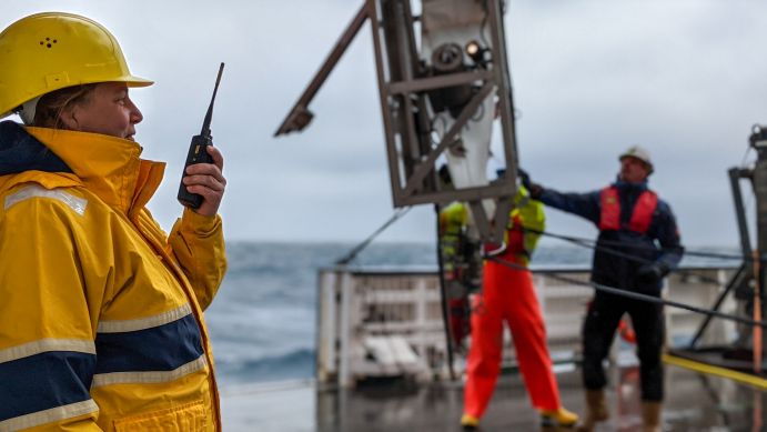 Arbeiten auf dem Forshcungsschiff SONNE