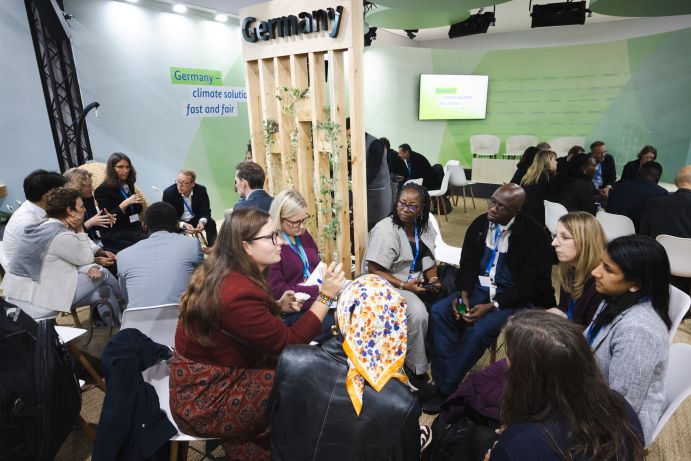 Reger Austausch an der Schnittstelle Forschung-Politik: Wie identifizieren wir wirksame Klimamaßnahmen?