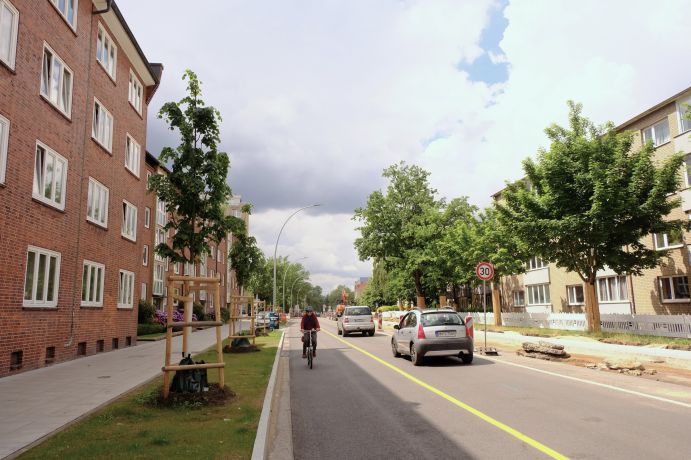 BGS-Pilotstraße Königstraße, neuer BGS-Korridor links gebaut, rechts in der Bauphase Mai 2024 Hamburg 