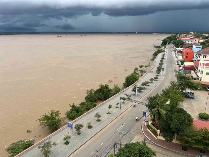 Was bedeutet „Wasser für die Stadt?“ Das Projekt PolyUrbanWaters entwickelt Instrumente zur Resilienzförderung südostasiatischer Städte – wie hier in der am Mekong gelegenen kambodschanischen Provinzhauptstadt Kratié.