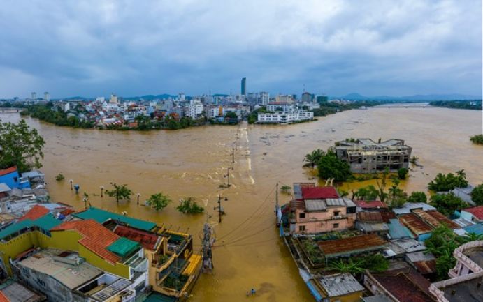 The city of Hue, located in central Vietnam, is particularly vulnerable to flooding. This was evident during the devastating floods that struck in October 2020.