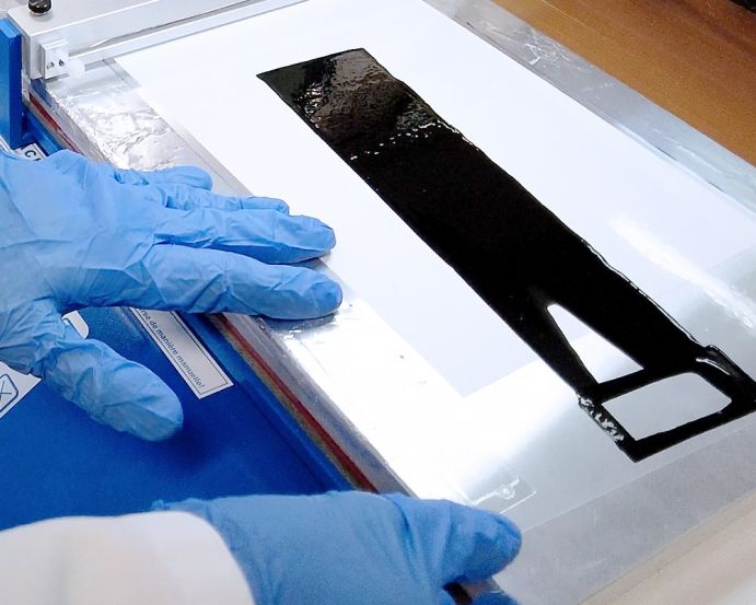 Iridium-reduzierte Katalysatoren werden am Fraunhofer IAP zu Tinten formuliert und für den Einsatz als Elektrode im Elektrolyseur verarbeitet