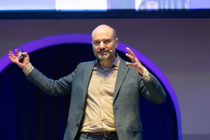 Prof. Dr. Daniel Lang vom Karlsruher Institut für Technologie (KIT) teilt seine Perspektive auf transdisziplinäre Forschung