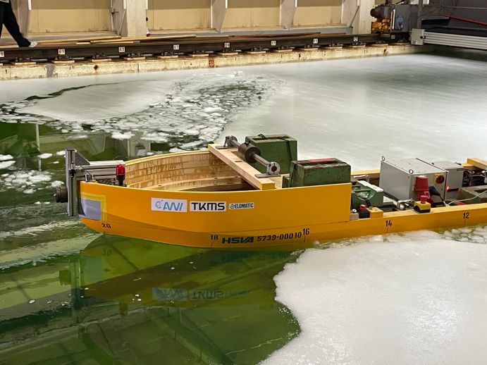 Das Modell der neuen POLARSTERN während der Tests in der Hamburger Schiffsbau-Versuchsanstalt 