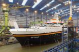 Forschungsschiff SONNE: Bau in der MeyerWerft Das Forschungsschiff SONNE wird von praktisch allen marinen Forschungsdisziplinen als Forschungsplattform genutzt und dabei überwiegend im Pazifik eingesetzt. Das BMBF chartert das Forschungsschiff SONNE für 250 Tage pro Jahr bei der RF Forschungsschifffahrt GmbH, dem Eigner des Schiffs. Schiffszeiten und die entsprechende Projektförderung werden im Rahmen von Ausschreibungen im SONNE-Rundbrief vergeben, der zweimal jährlich erscheint.Voraussetzung für die Erforschung der Meere sind moderne Forschungsschiffe mit entsprechender wissenschaftlicher Ausrüstung. Daher beteiligt sich das Bundesministerium für Bildung und Forschung (BMBF) an den Kosten für den Bau und Betrieb von Forschungsschiffen und chartert sie.