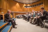 Konferenz Zukunftsfähige Stromnetze, 22. und 23. September 2016, Ludwig Erhard Haus, Berlin Rege Diskussionen auf der Konferenz Zukunftsfähige Stromnetze mit Achim Zerres, Bundesnetzagentur für Elektrizität, Gas, Telekommunikation, Post und Eisenbahnen