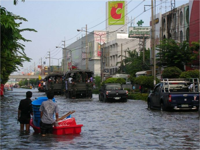 The TransRe project investigates the extent to which migration and associated translocal livelihoods can improve the ability of rural households to adapt to climate change impacts such as flooding.