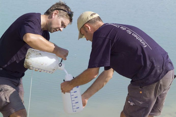 SUMAR: Dr. Christian Siebert and Dr. Tino Rödiger (both UFZ) during groundwater sampling along the Dead Sea.