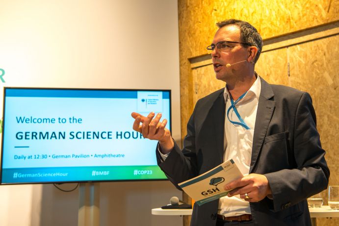 Gregor Laumann (DLR PT), German Science Hour „Carbon Pricing", Deutscher Pavillon, COP 23, Bonn