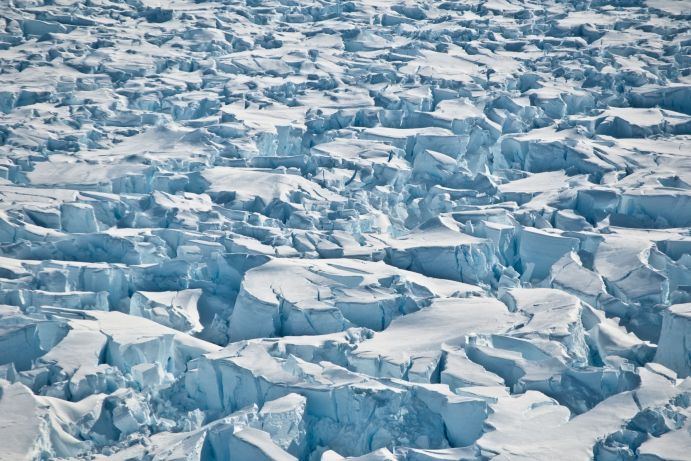 Gletscherspalten in der N&auml;he der Erdungslinie von Pine Island Glacier, Antarktis.