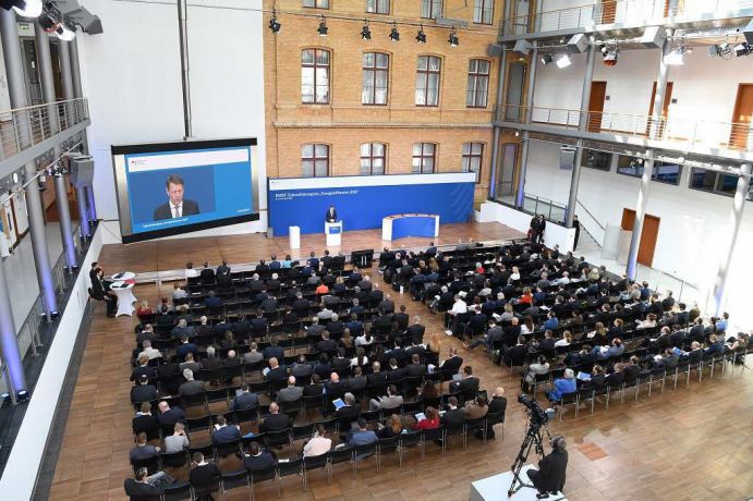 Am 23.&nbsp;Mai 2017 er&ouml;ffnete Staatssekret&auml;r Georg Sch&uuml;tte&nbsp;den BMBF-Zukunftskongress &bdquo;Energieoffensive 2030&ldquo; in Berlin.