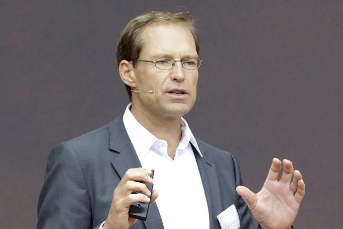 Prof. Dr. Ulf Riebesell vom Geomar Helmholtz-Zentrum für Ozeanforschung Kiel „Nahrung aus dem Meer", „Entwicklungsziele der Vereinten Nationen", „Hunger beenden"– unter diesen Schlagworten diskutierten rund 60 Experten im Rahmen des 13. BMBF-Forums für Nachhaltigkeit am 10. Mai 2017 die Zukunft unserer Ozeane. Zur Erreichung des UN-Nachhaltigkeitsziels „Leben unter Wasser" hat der Projektträger Jülich diesen Workshop als einen der vier Experten-Workshops im Auftrag des Bundesministeriums für Bildung und Forschung( BMBF) organisiert und moderiert. Der Fokus lag dabei auf dem Zustand unserer Meere und aktuellen Meeresforschungsprojekten.