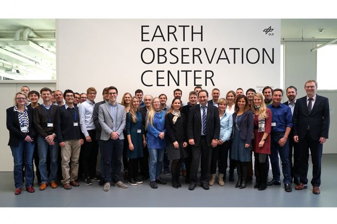 Kickoff für internationales Kooperationsprojekt RIESGOS am Deutschen Fernerkundungsdatenzentrum des DLR in Oberpfaffenhofen. Kickoff für internationales Kooperationsprojekt RIESGOS am Deutschen Fernerkundungsdatenzentrum des DLR in Oberpfaffenhofen.