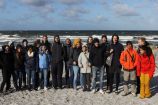 Geowissenschaftlerinnen und Geowissenschaftler am Strand