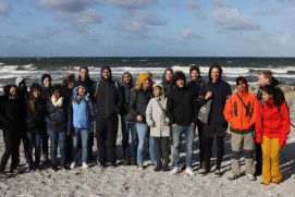 Geowissenschaftlerinnen und Geowissenschaftler am Strand