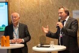 Hans Joachim Schellnhuber (PIK) und René Haak (BMBF) bei der German Science Hour „Transformation - turning the climate tide", Deutscher Pavillon, COP 23, Bonn