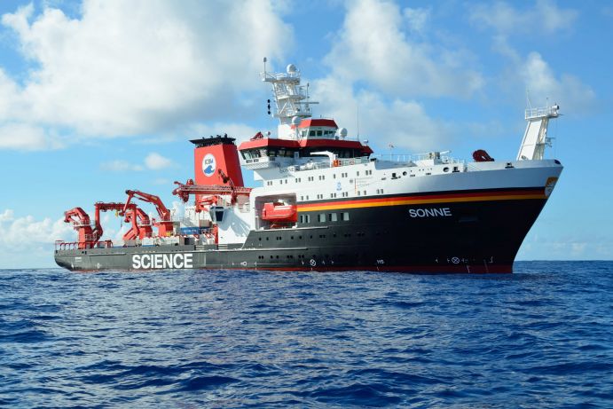 Das Forschungsschiff SONNE ist bis zum 28. April 2016 vor Neuseeland unterwegs.