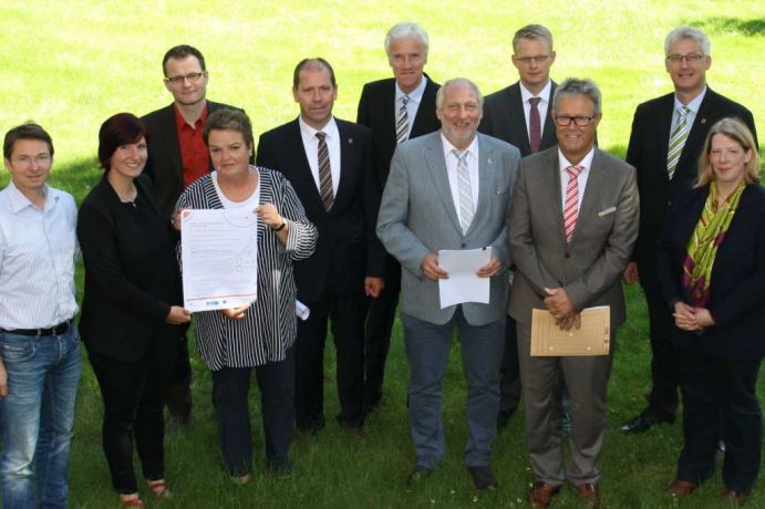 Erforschen multilokale Lebensweisen ihrer Bevölkerung: Das "TempALand"-Team und Partner. Erforschen multilokale Lebensweisen ihrer Bevölkerung: Das "TempALand"-Team und Partner.