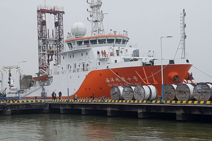 Eight IOW researchers and 44 scientists from the Chinese partner institutes of the German-Chinese joint project MEGAPOL coordinated by the IOW are on board the research vessel "Hai Yang Di Zhi".