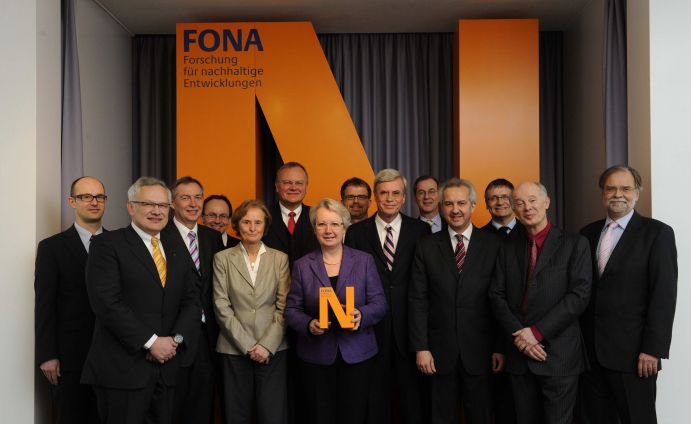 Teilnehmer des öffentlichen Fachgesprächs zur Bekanntgabe des BMBF-Rahmenprogramms "Forschung für Nachhaltige Entwicklungen". Teilnehmer des öffentlichen Fachgesprächs zur Bekanntgabe des BMBF-Rahmenprogramms "Forschung für Nachhaltige Entwicklungen".