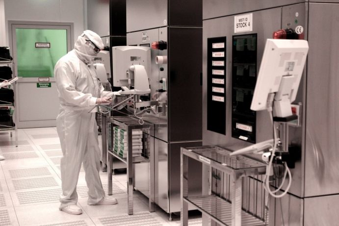 Mit seinem neuen Reinigungsgas für die Halbleiter-Branche ist das Projekt "ecoFluor" für den Innovationspreis Klima und Umwelt nominiert. Mit seinem neuen Reinigungsgas für die Halbleiter-Branche ist das Projekt "ecoFluor" für den Innovationspreis Klima und Umwelt nominiert.