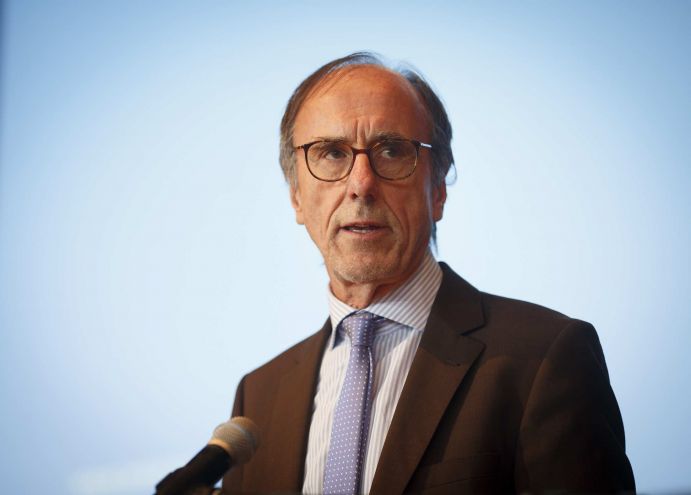 „Umwelt- und gesellschaftsverträgliche Transformation des Energiesystems“ Statuskonferenz mit Dr. Karl Eugen Huthmacher Statuskonferenz der Fördermaßnahme „Umwelt- und gesellschaftsverträgliche Transformation des Energiesystems“ am 15. und 16. September 2015 in Bonn: Eröffnung durch Abteilungsleiter im BMBF, Dr. Karl Eugen Huthmacher.
Weitere Informationen: http://www.fona.de/de/20132