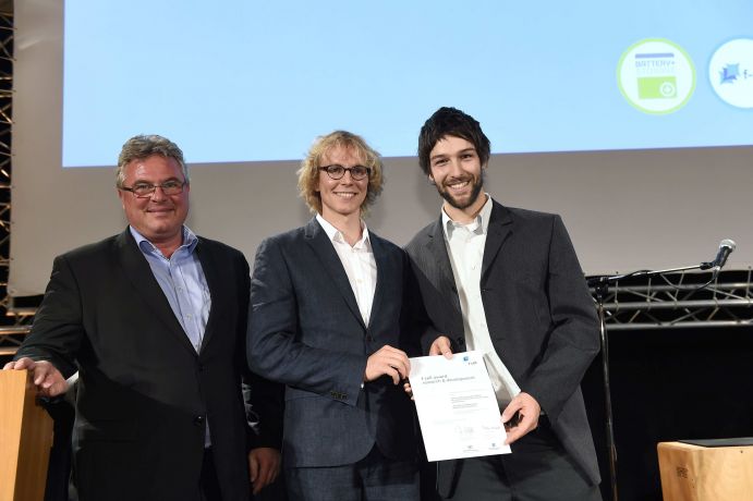 Matthias Breitwieser und Matthias Klingele vom Institut für Mikrosystemtechnik IMTEK der Universität Freiburg erhalten den „research & development“-Preis Matthias Breitwieser und Matthias Klingele vom Institut für Mikrosystemtechnik IMTEK der Universität Freiburg erhalten den „research & development“-Preis
